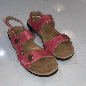 Trotters Women's Romi Stitch Sandal Size 10N